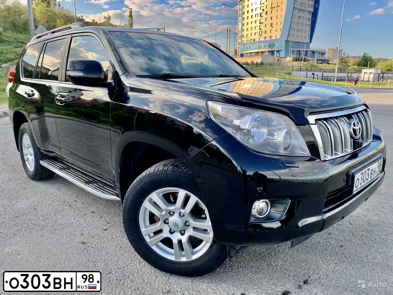 Фото автомобиля TOYOTA LANDCRUISER, 2010 — госномер Н002ТВ46. Цвет: ЧЕРНЫЙ