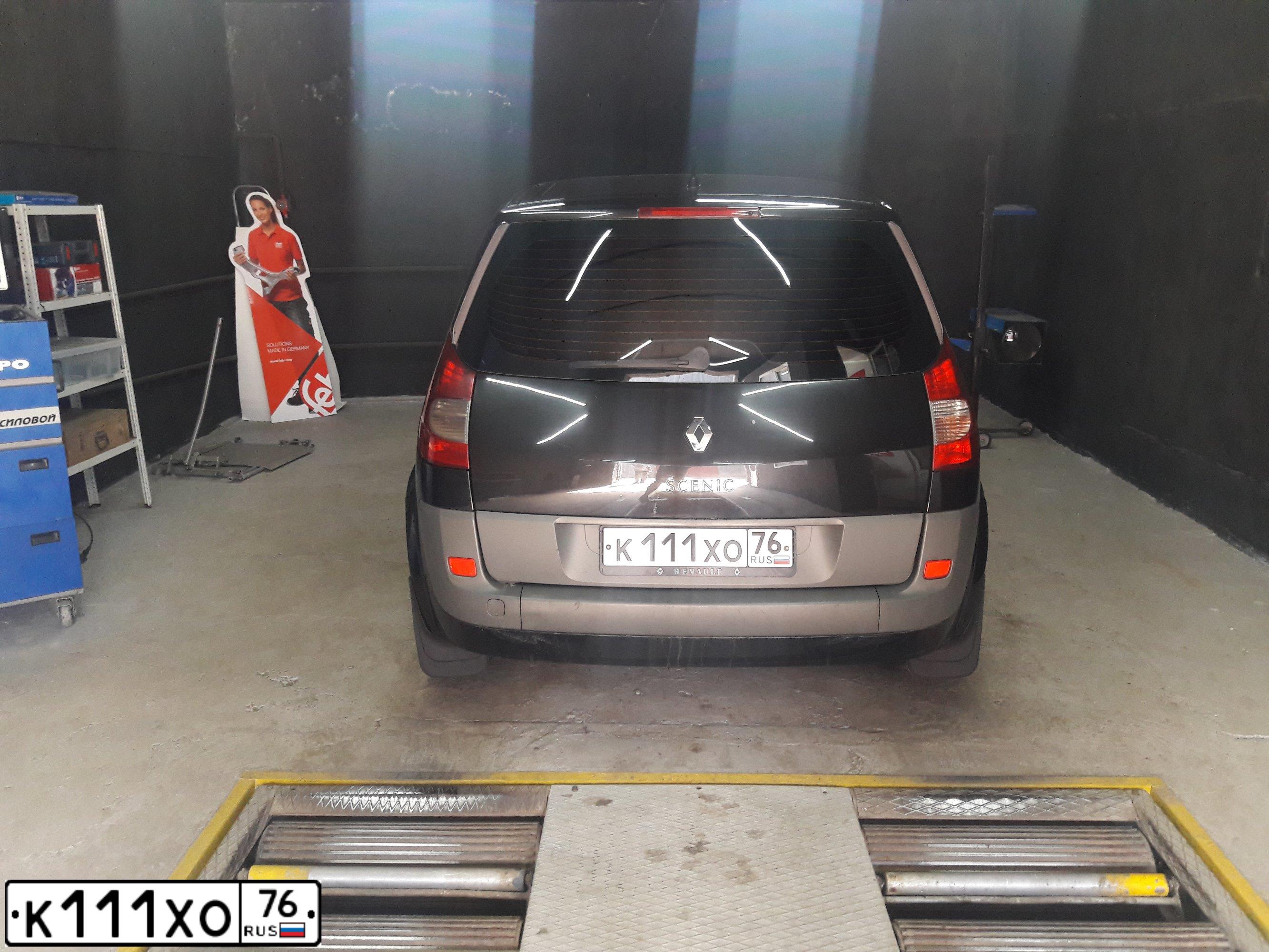 Фото автомобиля RENAULT MEGANE GRAND SCENIC, 2008 — госномер К111ХО76. Цвет: ЧЕРНЫЙ