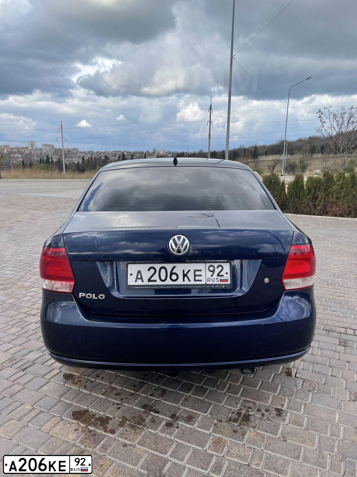 Фото автомобиля VOLKSWAGEN POLO, 2011 — госномер В250АЕ92. Цвет: синий