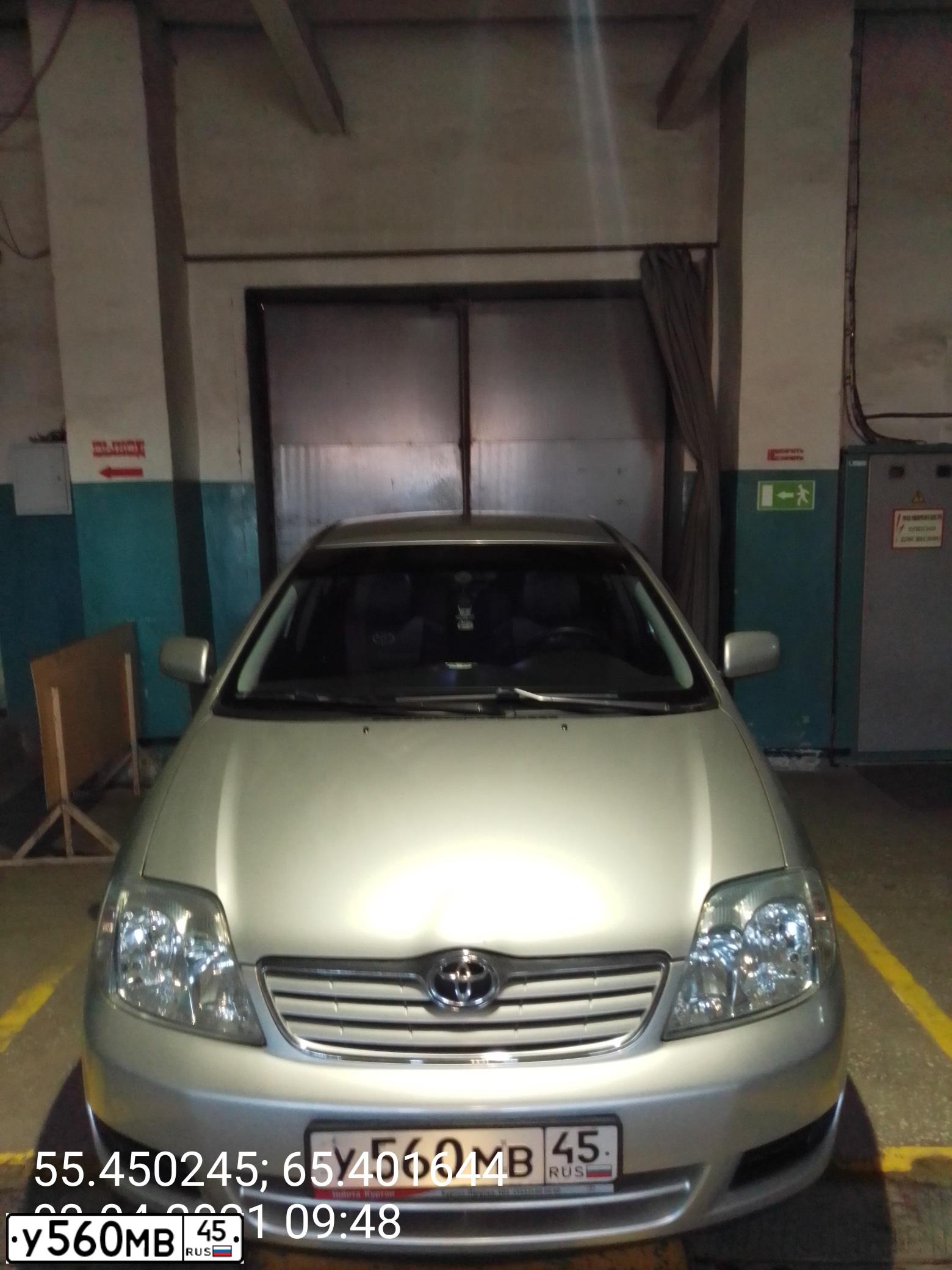 Фото автомобиля TOYOTA COROLLA, 2006 — госномер У560МВ45. Цвет: Серебристый