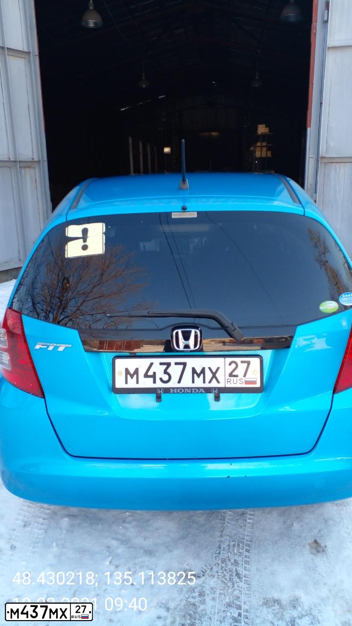 Фото автомобиля HONDA FIT, 2010 — госномер М437МХ27