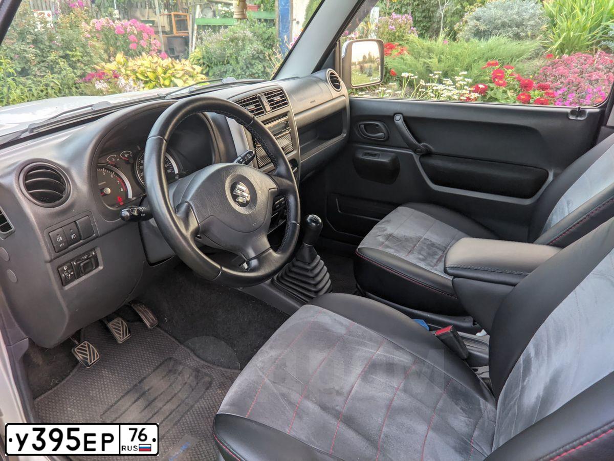 Фото автомобиля SUZUKI JIMNY, 2013 — госномер М151ЕМ35. Цвет: Серебристый