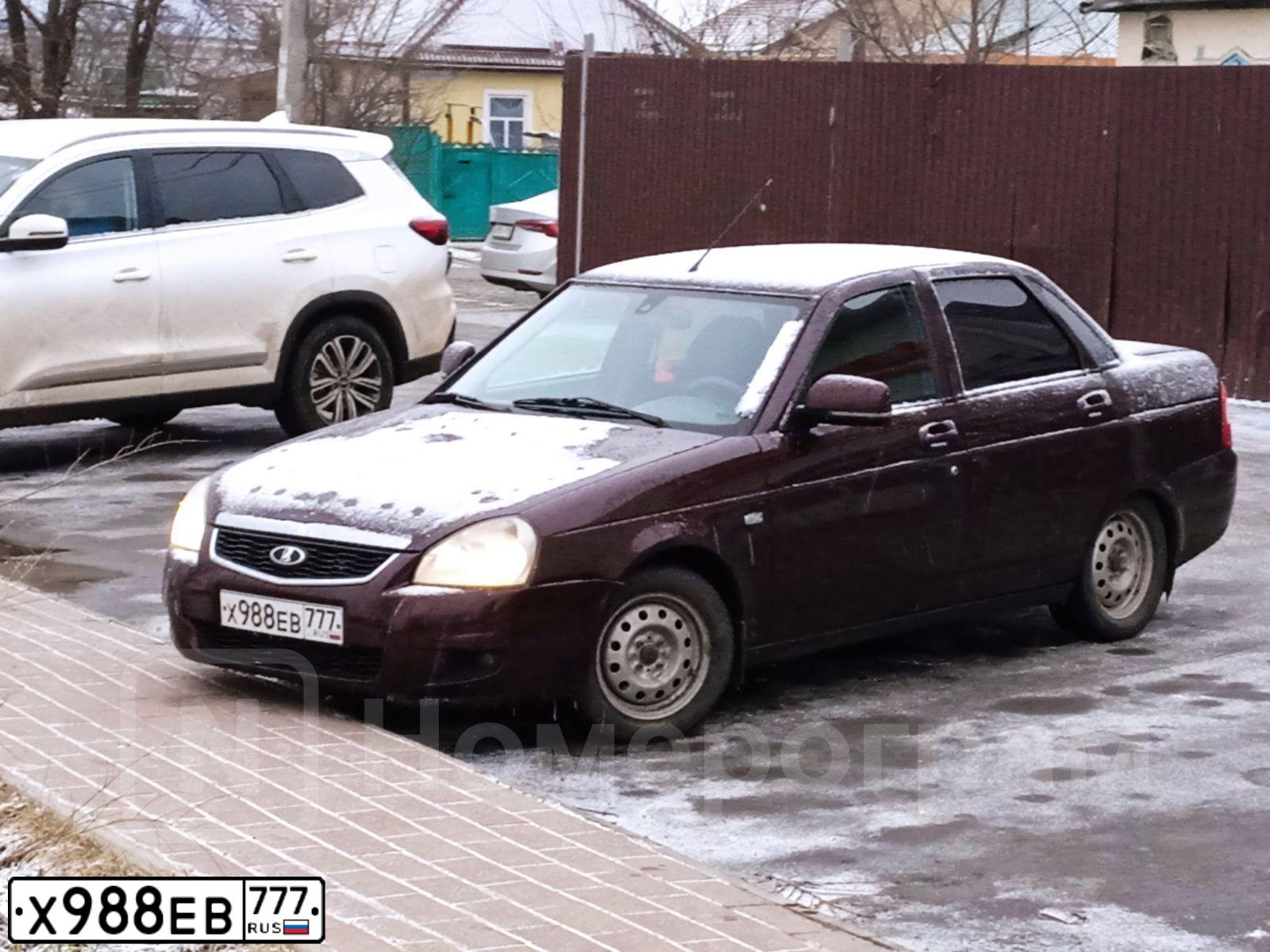 Фото автомобиля LADA 2170 PRIORA, 2011 — госномер Х988ЕВ777. Цвет: ВИШНЕВЫЙ ТЕМНЫЙ