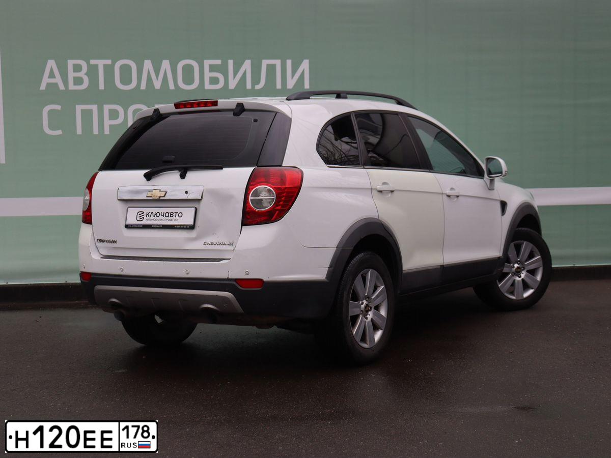Фото автомобиля CHEVROLET CAPTIVA, 2010 — госномер Х968ВМ180. Цвет: Белый