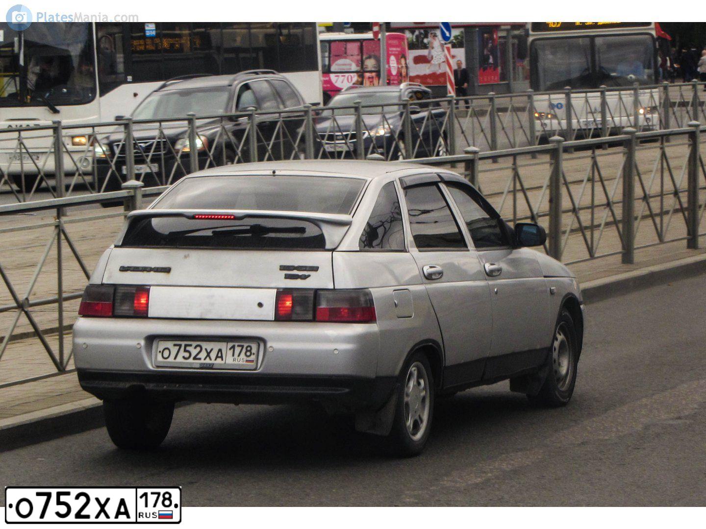Фото автомобиля LADA 2112, 2002 — госномер О752ХА178. Цвет: СВЕТЛО-СЕРЕБ.  МЕТАЛ