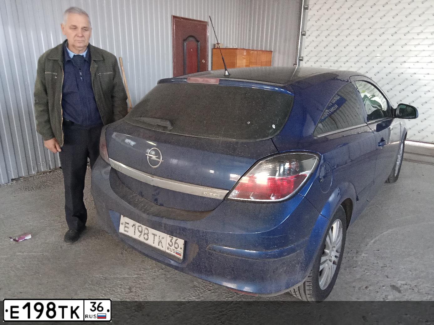 Фото автомобиля OPEL ASTRA, 2010 — госномер Е198ТК46. Цвет: синий