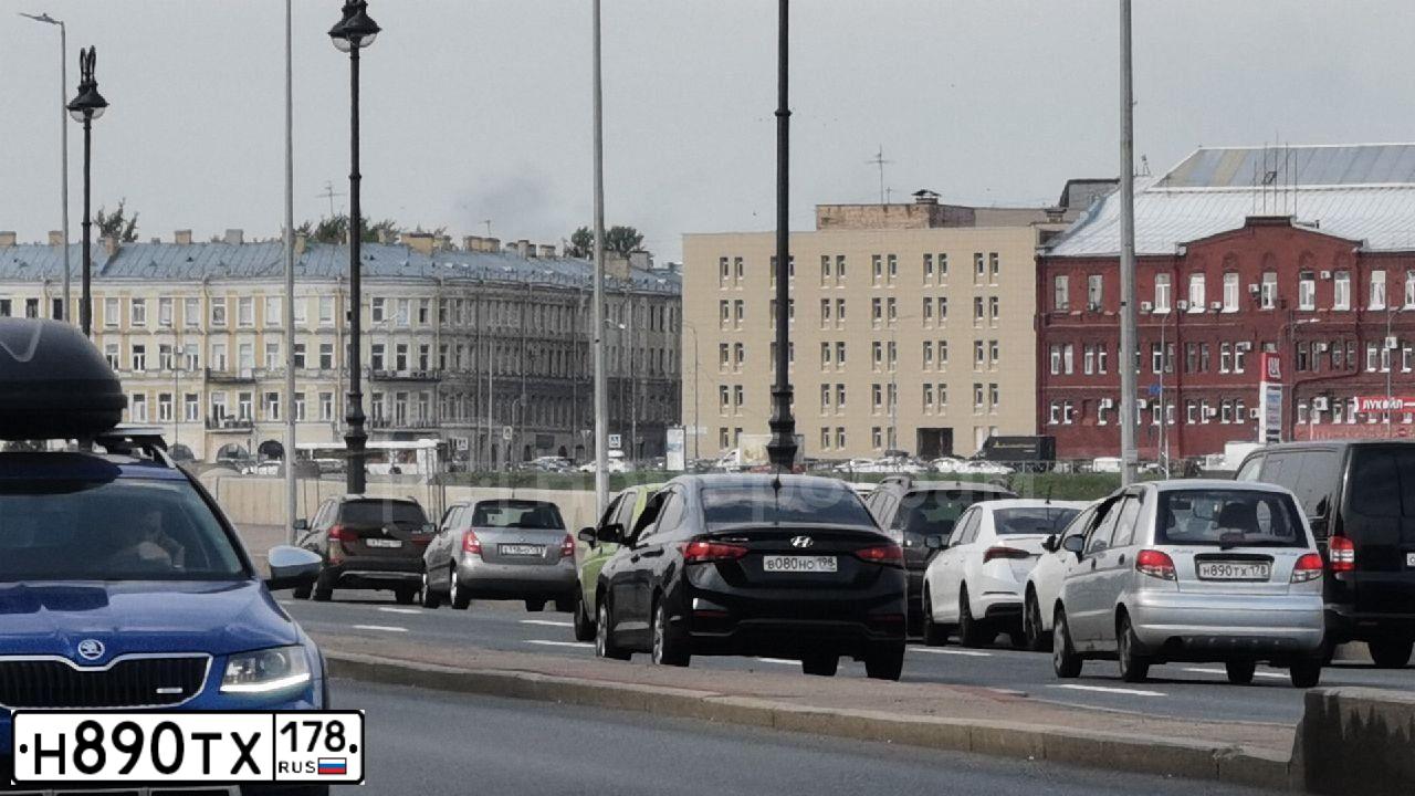Фото автомобиля DAEWOO MATIZ, 2012 — госномер Н890ТХ178. Цвет: Серебристый