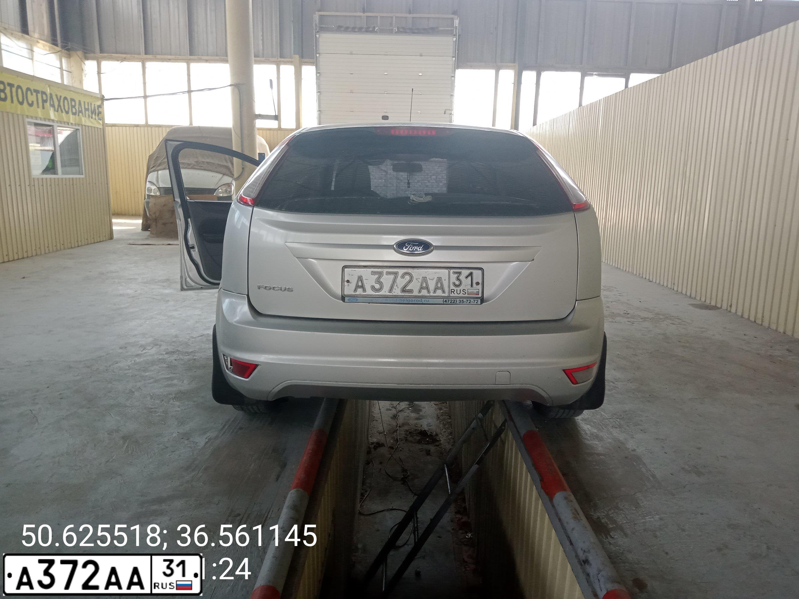 Фото автомобиля FORD FOCUS, 2011 — госномер А372АА31. Цвет: серебристый
