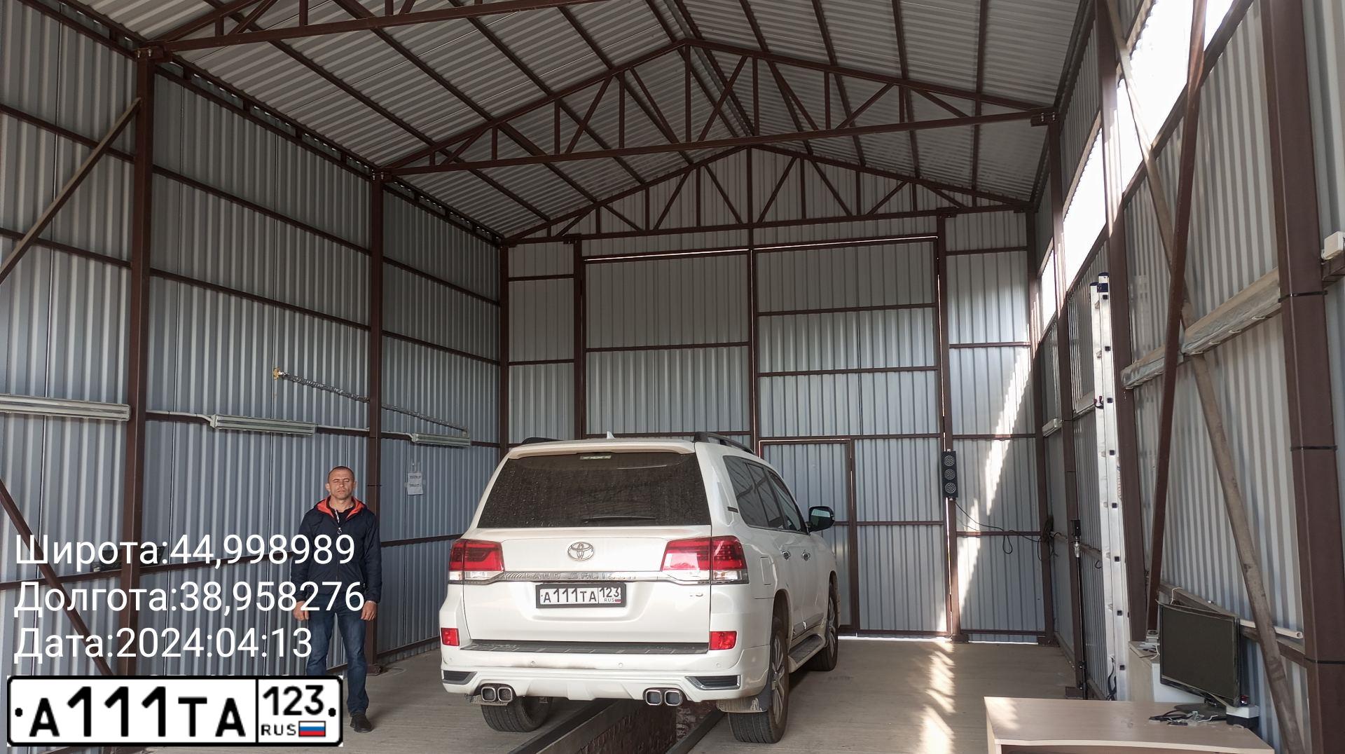 Фото автомобиля TOYOTA LANDCRUISER 200, 2016 — госномер А111ТА123. Цвет: Белый