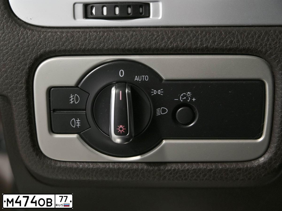 Фото автомобиля VOLKSWAGEN TOUAREG, 2013 — госномер М927ЕН35