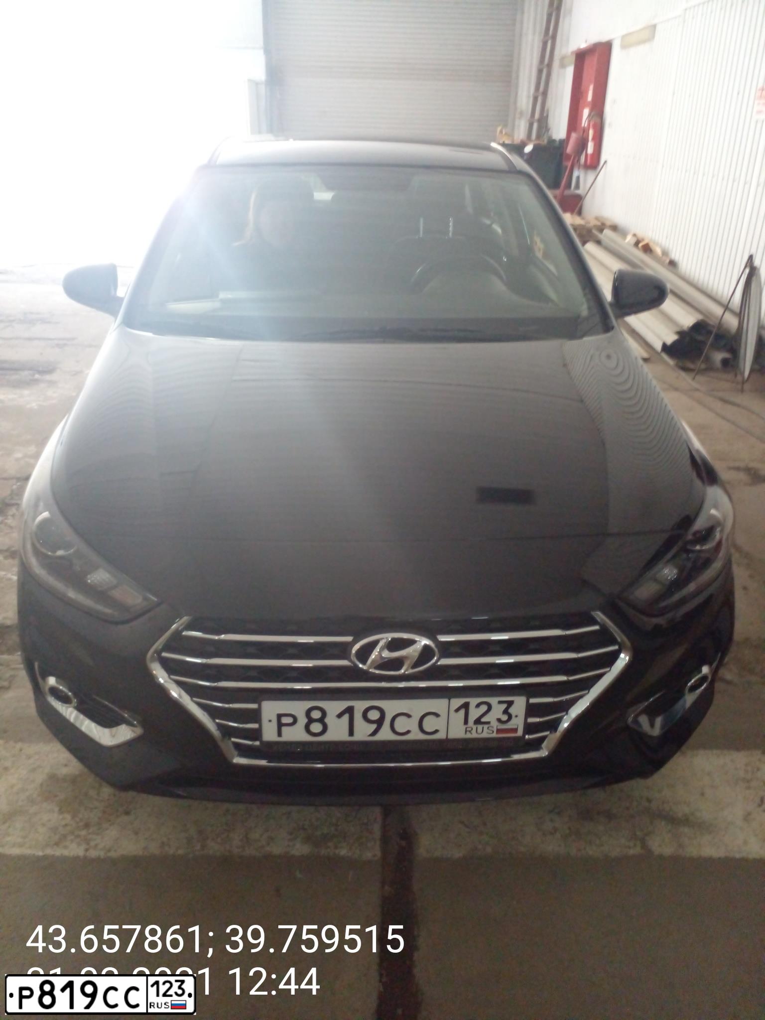 Фото автомобиля HYUNDAI SOLARIS, 2017 — госномер Р798РК761. Цвет: ЧЕРНЫЙ