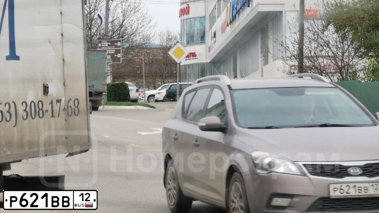 Фото автомобиля LADA 1118 KALINA, 2010 — госномер Р621ВВ12. Цвет: СЕРЕБРИСТЫЙ