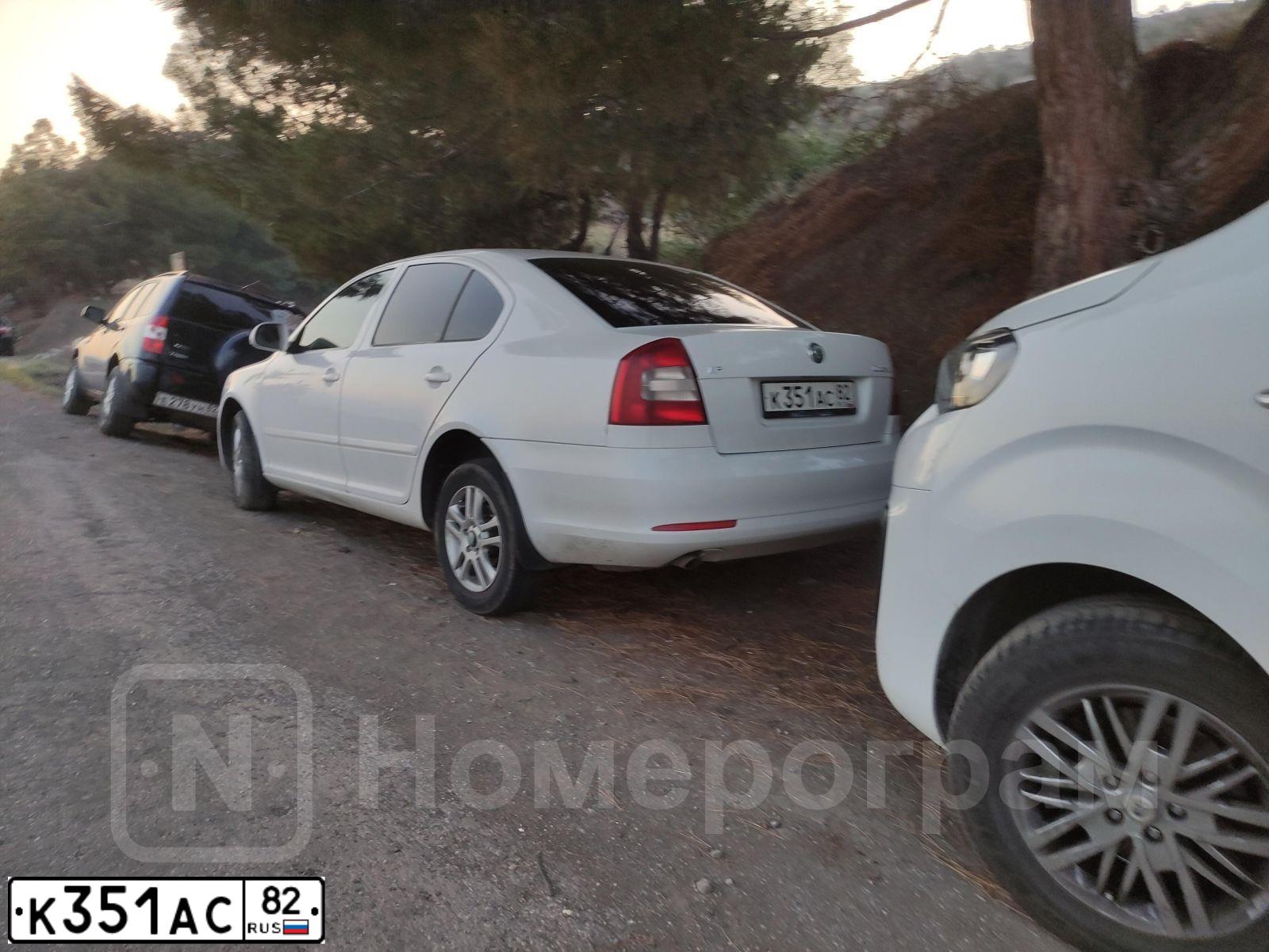 Фото автомобиля SKODA OCTAVIA, 2011 — госномер К351АС82. Цвет: Белый