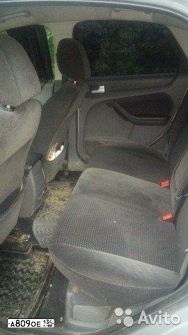 Фото автомобиля FORD FOCUS, 2007 — госномер Е575СМ134. Цвет: СЕРЕБРИСТЫЙ