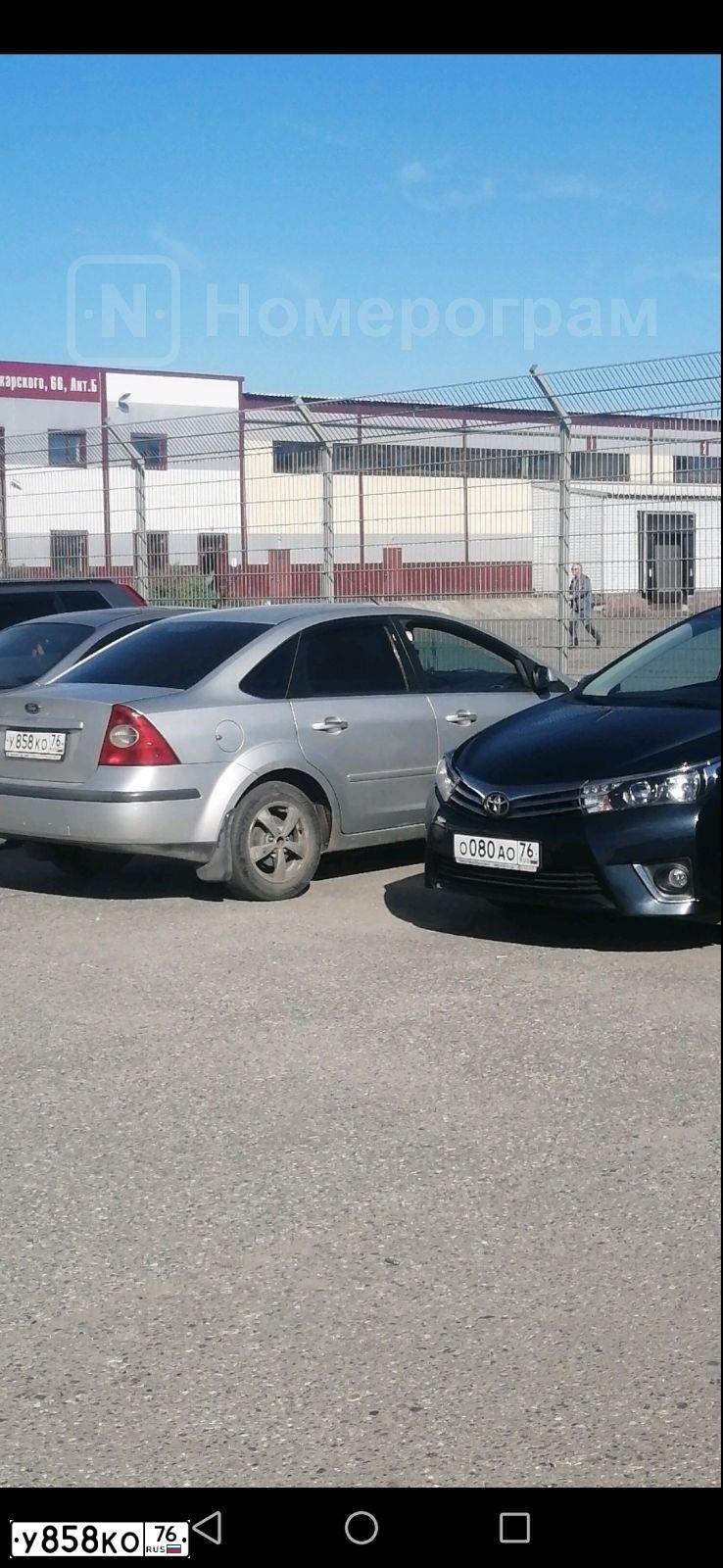 Фото автомобиля FORD FOCUS, 2007 — госномер А480РК76. Цвет: СВЕТЛО-СЕРЫЙ