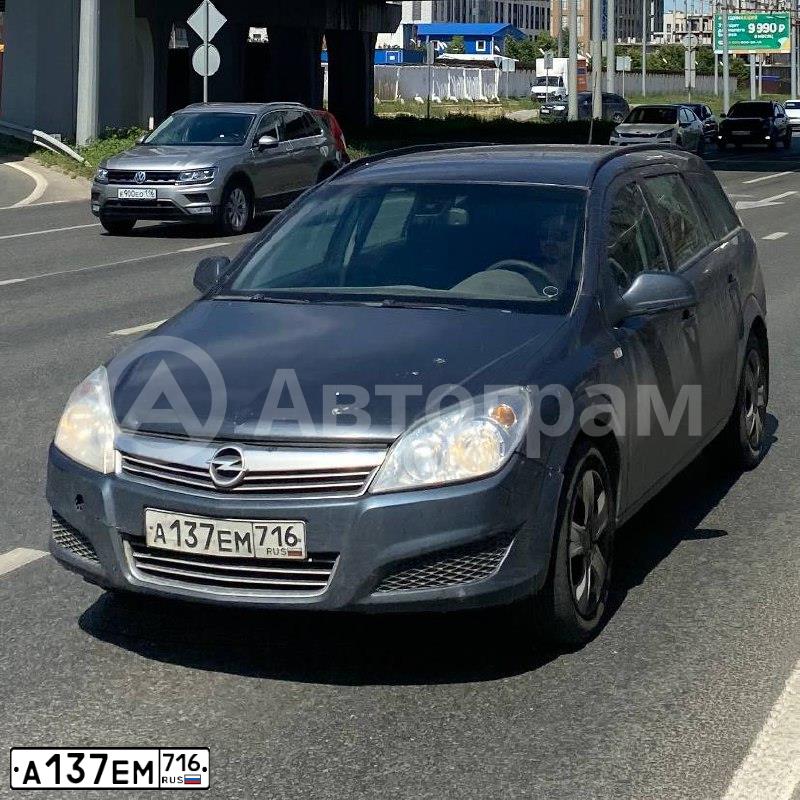 Фото автомобиля OPEL ASTRA, 2011 — госномер А137ЕМ716. Цвет: СИНИЙ