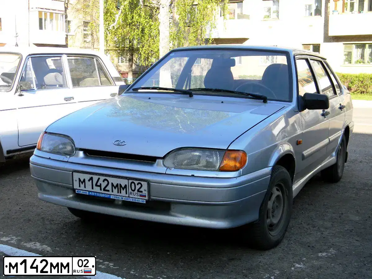 Фото автомобиля LADA 2115 SAMARA, 2008 — госномер Е902ВУ702. Цвет: Светло-Серебристый металлик