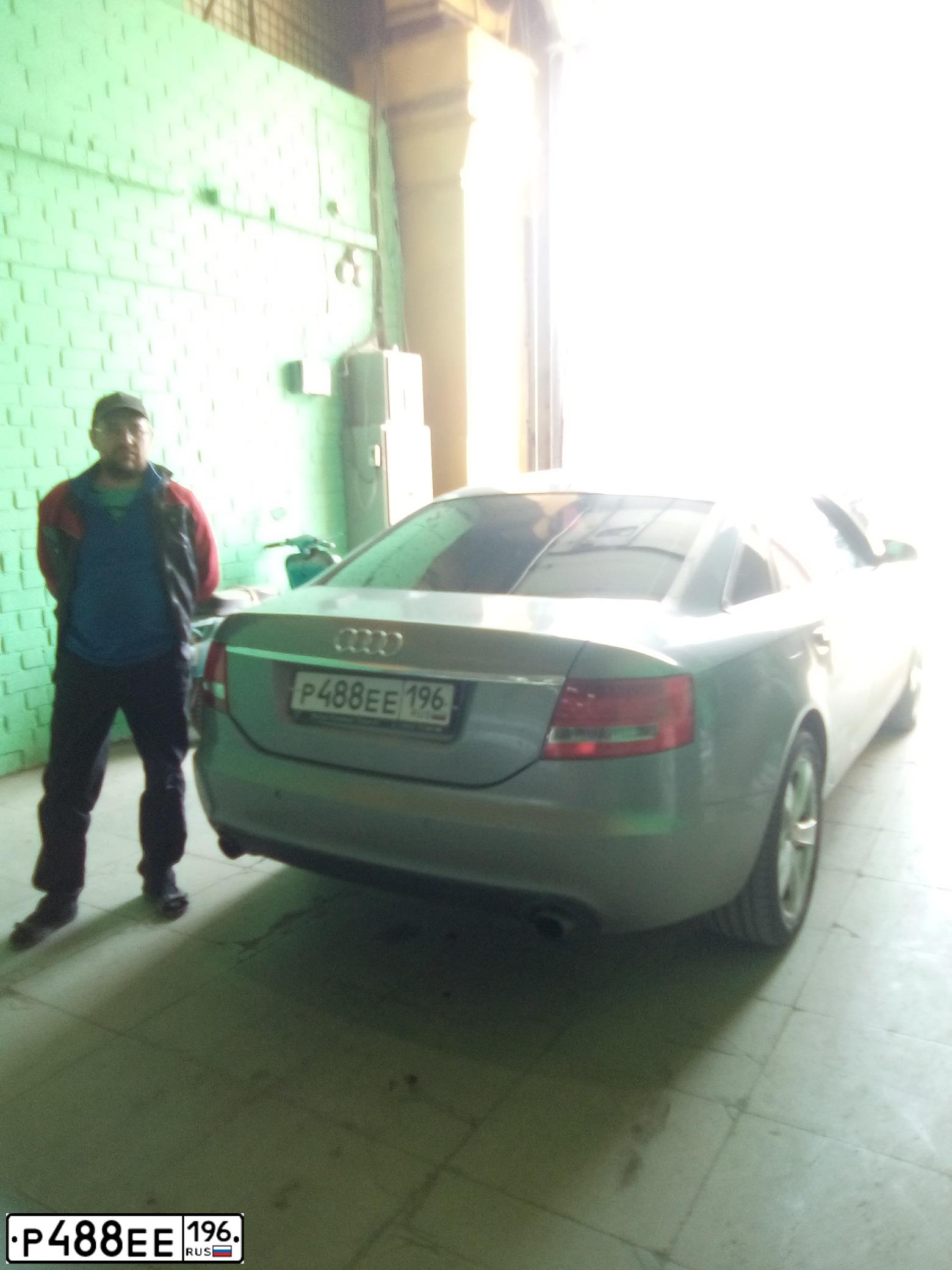 Фото автомобиля AUDI A6, 2006 — госномер Р488ЕЕ196. Цвет: Серый