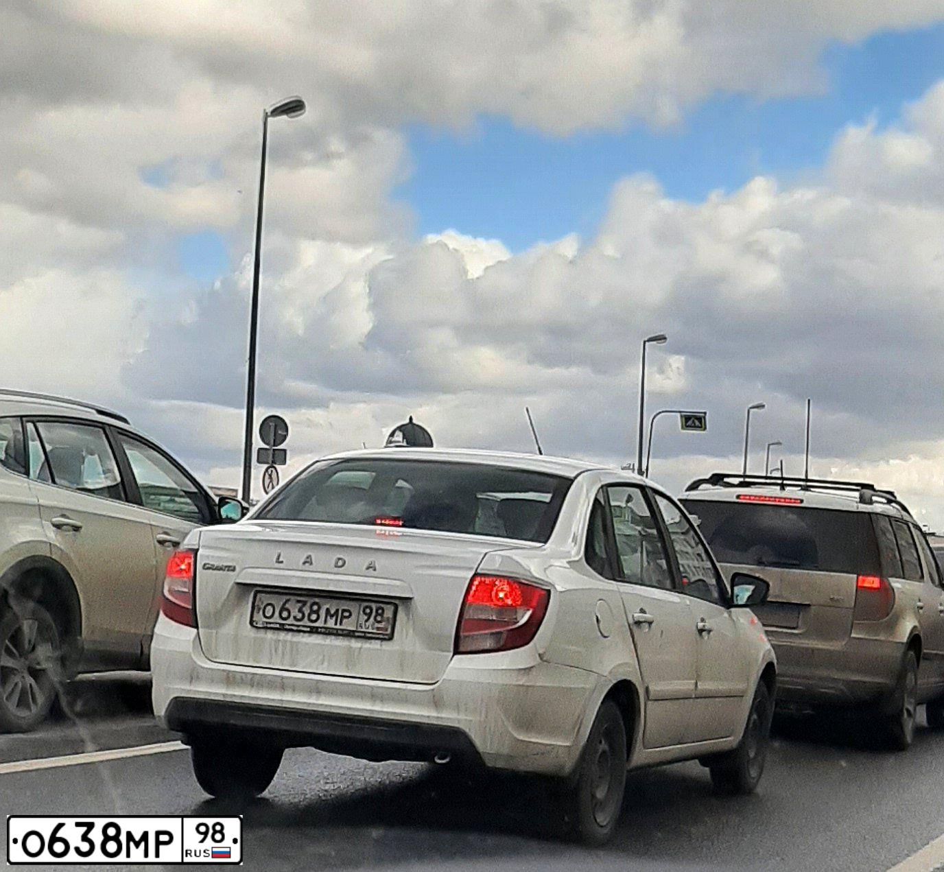 Фото автомобиля LADA 2121 NIVA, 2010 — госномер О638МР98. Цвет: ЯРКО-БЕЛЫЙ
