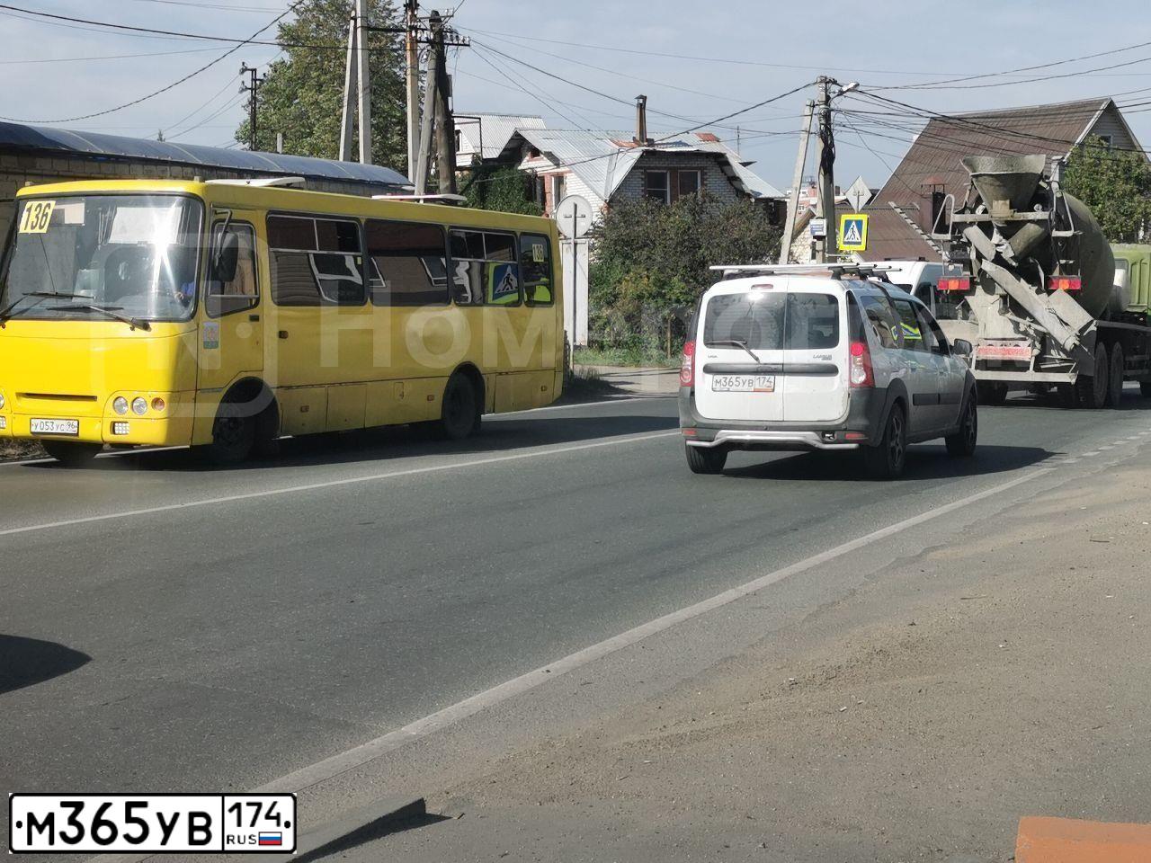 Фото автомобиля LADA LARGUS, 2018 — госномер М365УВ174. Цвет: Белый