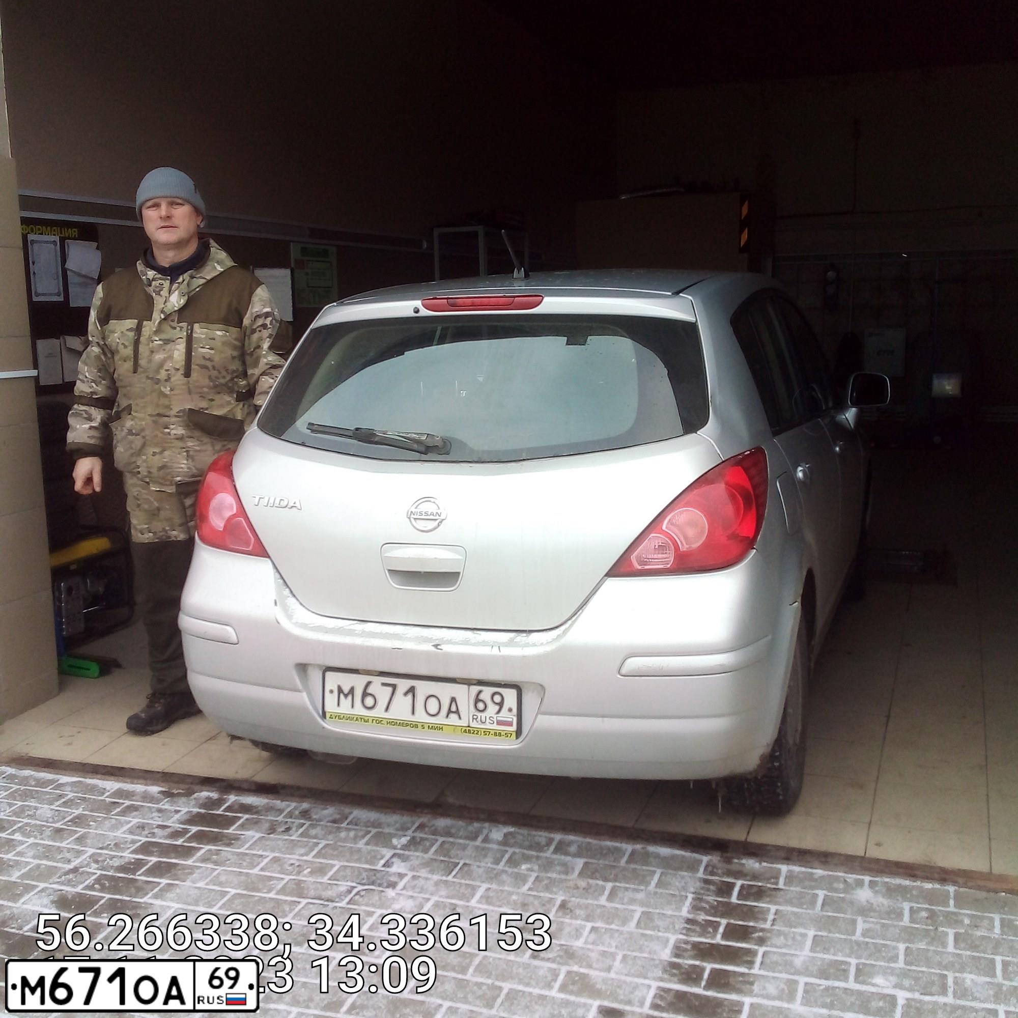 Фото автомобиля NISSAN TIIDA, 2007 — госномер Н696МО69. Цвет: серебристый
