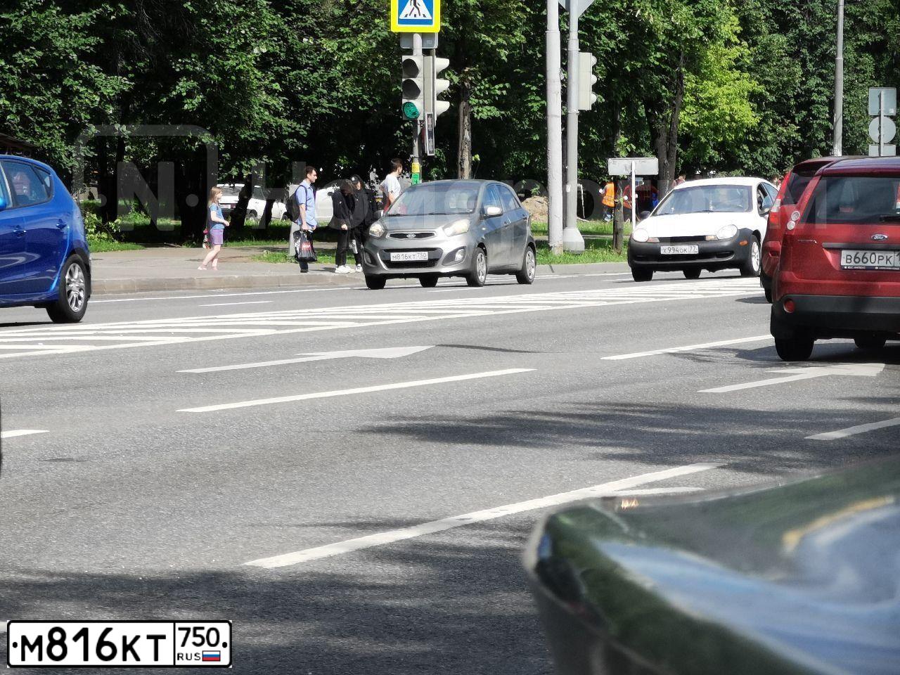 Фото автомобиля MERCEDES E-KLASSE, 2020 — госномер А862СМ799. Цвет: Белый