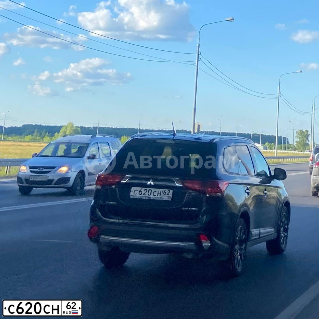 Фото автомобиля MITSUBISHI OUTLANDER, 2015 — госномер С620СН62. Цвет: ЧЕРНЫЙ