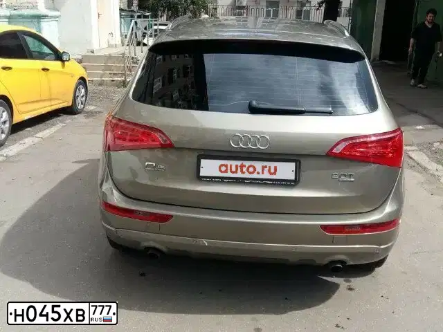 Фото автомобиля AUDI Q5, 2009 — госномер Н045ХВ777. Цвет: БЕЖЕВЫЙ