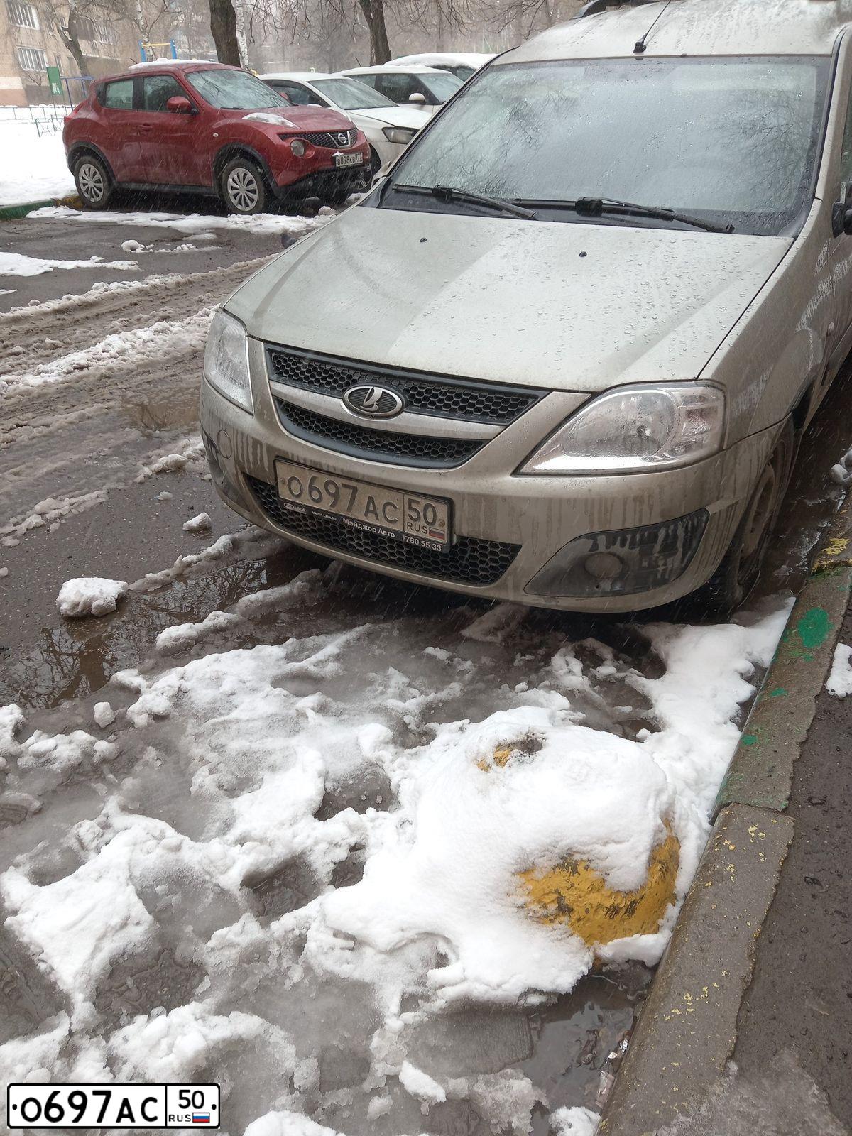 Фото автомобиля LADA LARGUS, 2013 — госномер О697АС50. Цвет: СЕРЫЙ