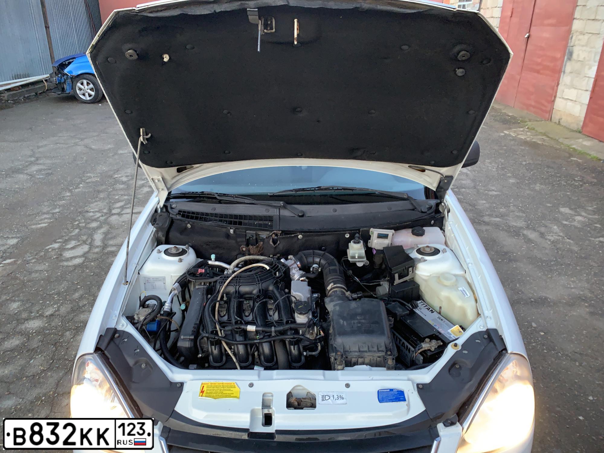 Фото автомобиля LADA 2171 PRIORA, 2012 — госномер В832КК123. Цвет: БЕЛЫЙ