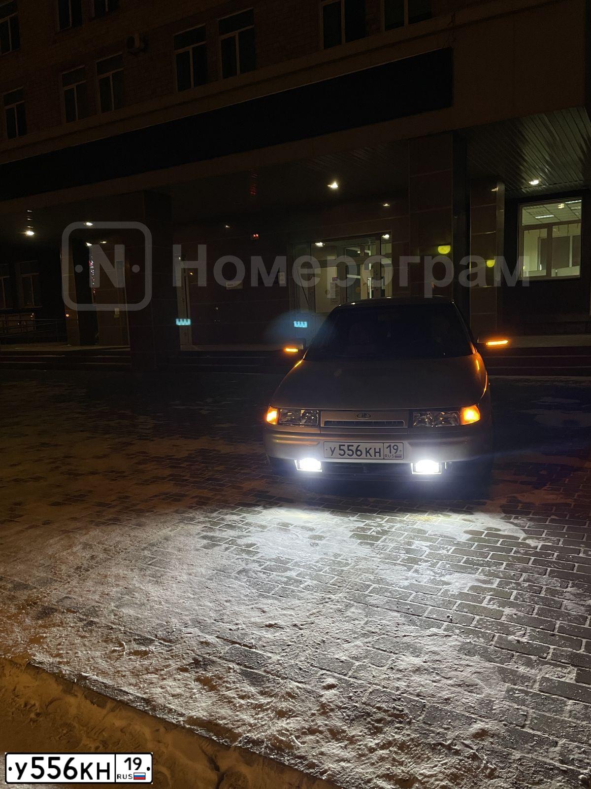 Фото автомобиля LADA 2112 LADA, 2002 — госномер У556КН19. Цвет: СВЕТЛО СЕРЕБРИСТЫЙ МЕТАЛЛ