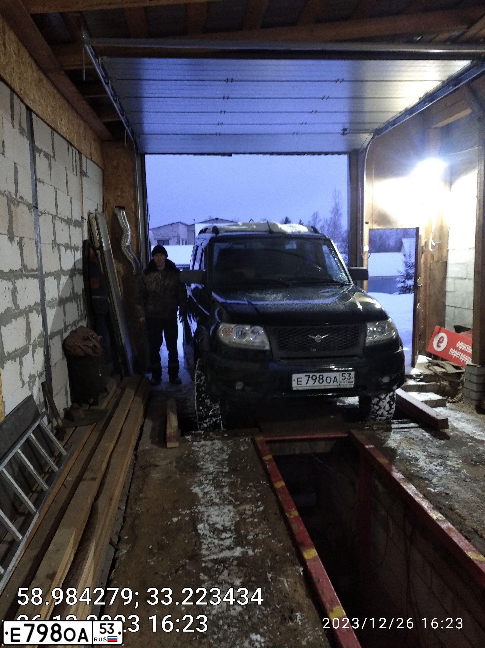 Фото автомобиля UAZ 3163 PATRIOT, 2014 — госномер О390УА790. Цвет: АМУЛЕТ МЕТАЛЛИК