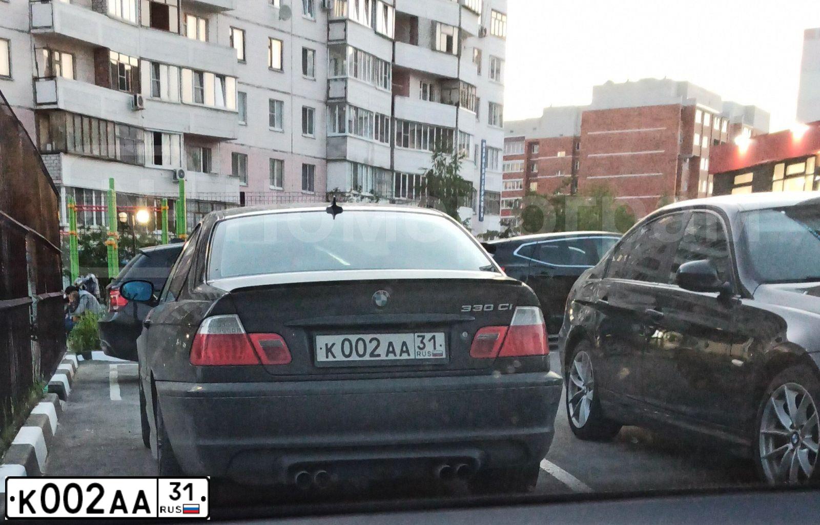 Фото автомобиля BMW SERIE 1, 2008 — госномер К002АА31. Цвет: ЧЕРНЫЙ