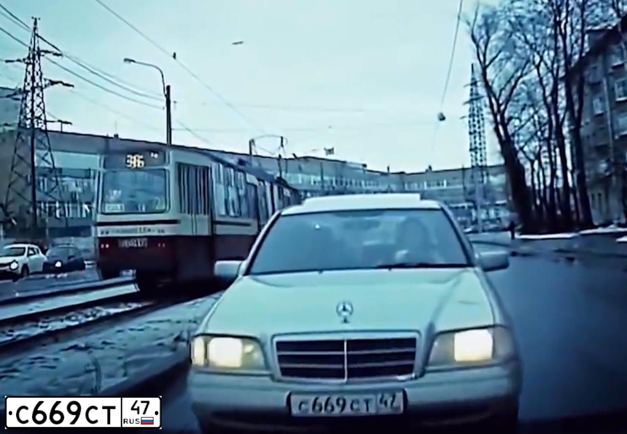Фото автомобиля МЕРСЕДЕС С180, 1993 — госномер Т048КХ05. Цвет: Серебристый