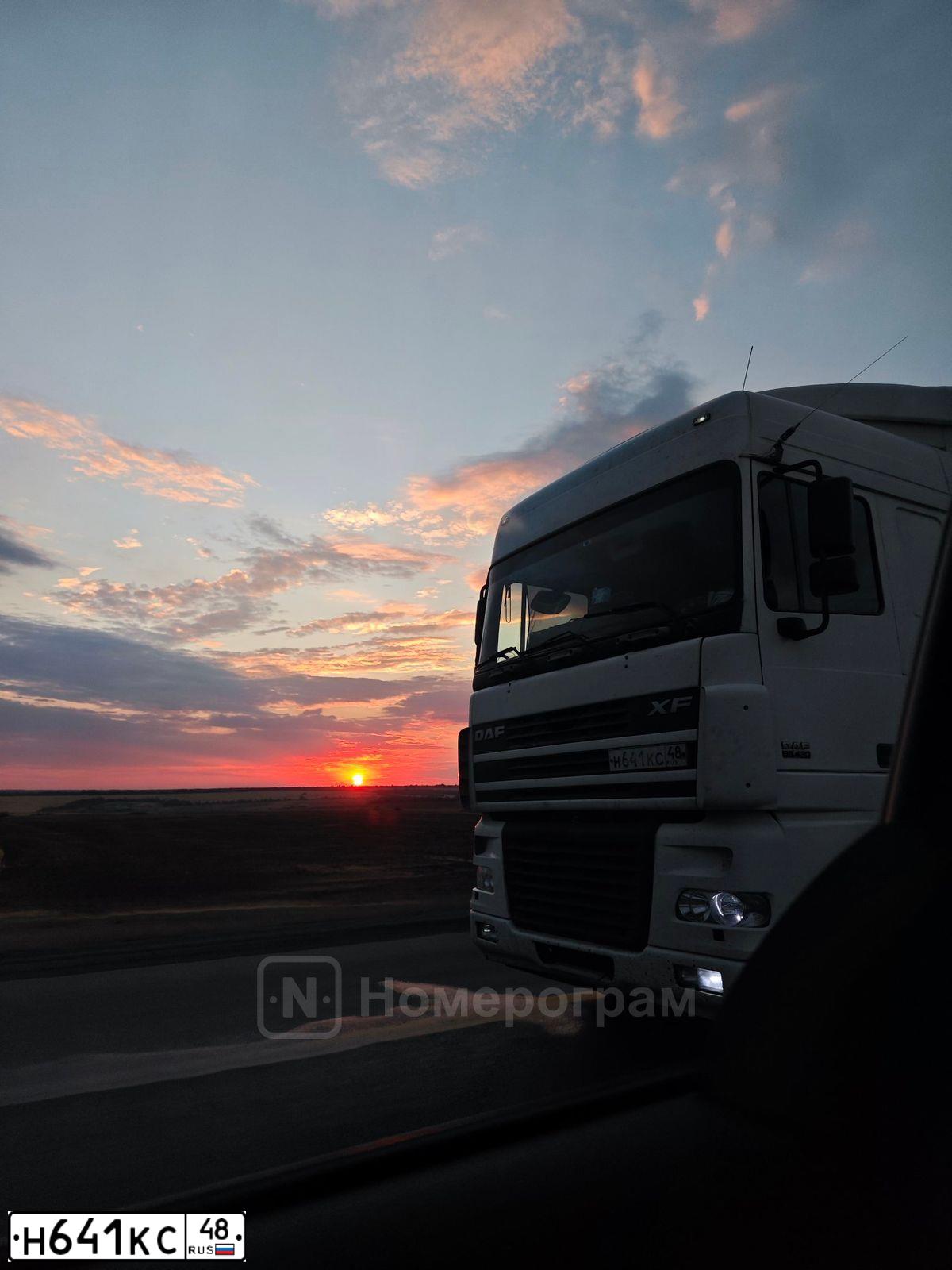 Фото автомобиля DAF XF 95 FT /4X2/, 2011 — госномер Н641КС48. Цвет: БЕЛЫЙ
