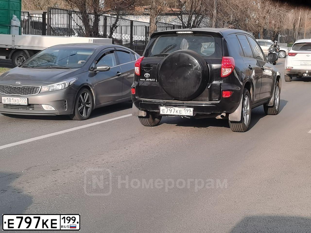 Фото автомобиля TOYOTA RAV4, 2008 — госномер Е797КЕ799. Цвет: ЧЕРНЫЙ