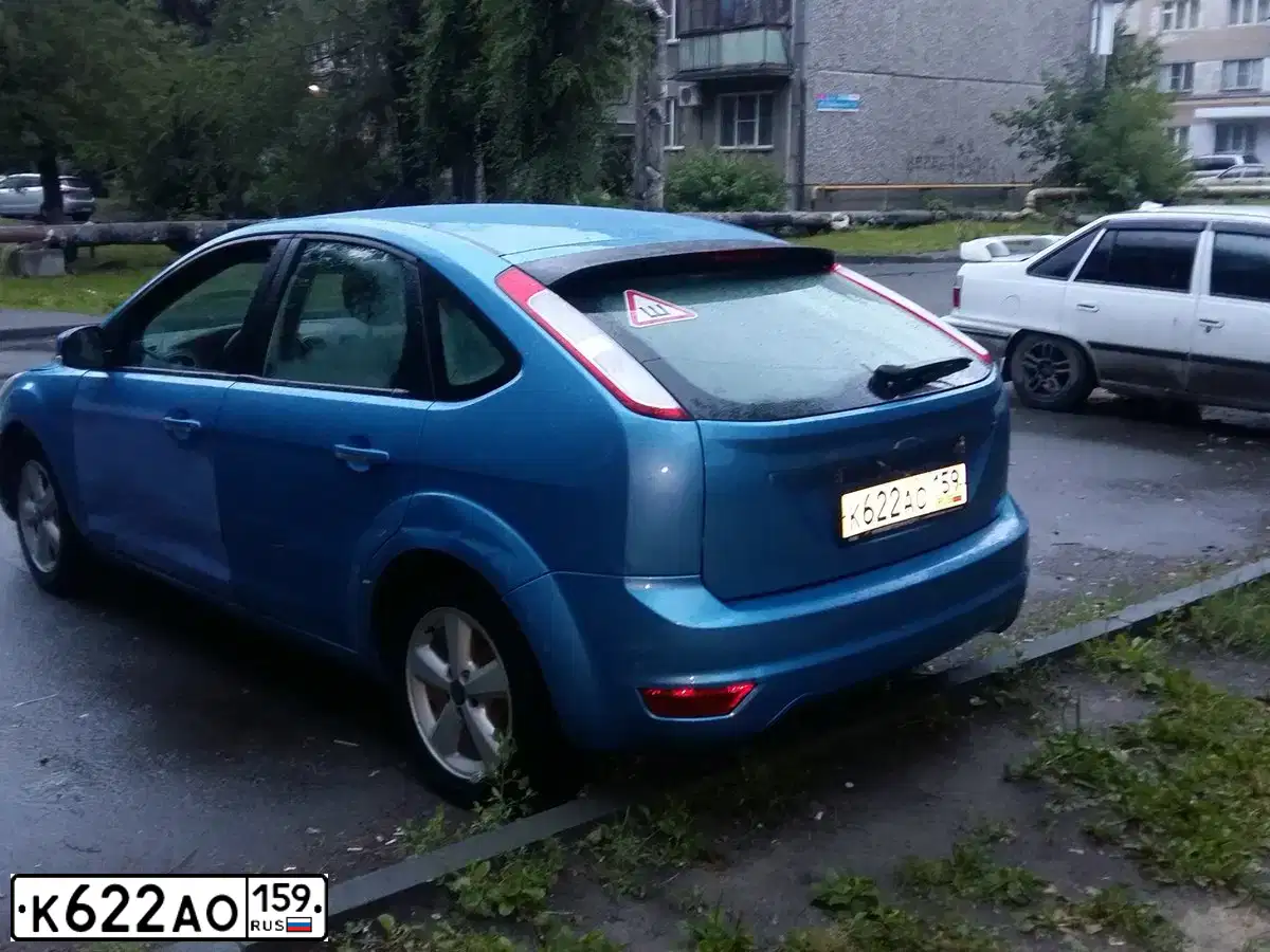 Фото автомобиля FORD D FOCUS, 2008 — госномер К622АО159. Цвет: ЯРКО-ГОЛУБОЙ