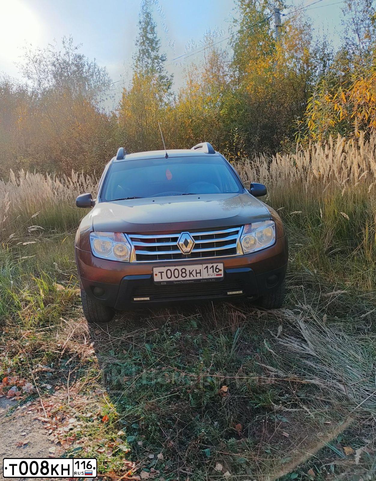 Фото автомобиля RENAULT DUSTER, 2013 — госномер Т008КН116. Цвет: КОРИЧНЕВЫЙ