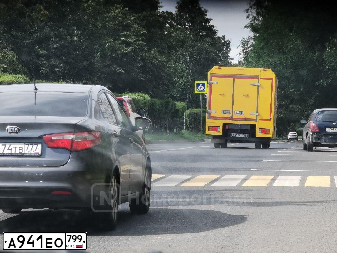 Фото автомобиля JEEP GRAND CHEROKEE, 2016 — госномер М896АК250. Цвет: ЧЕРНЫЙ