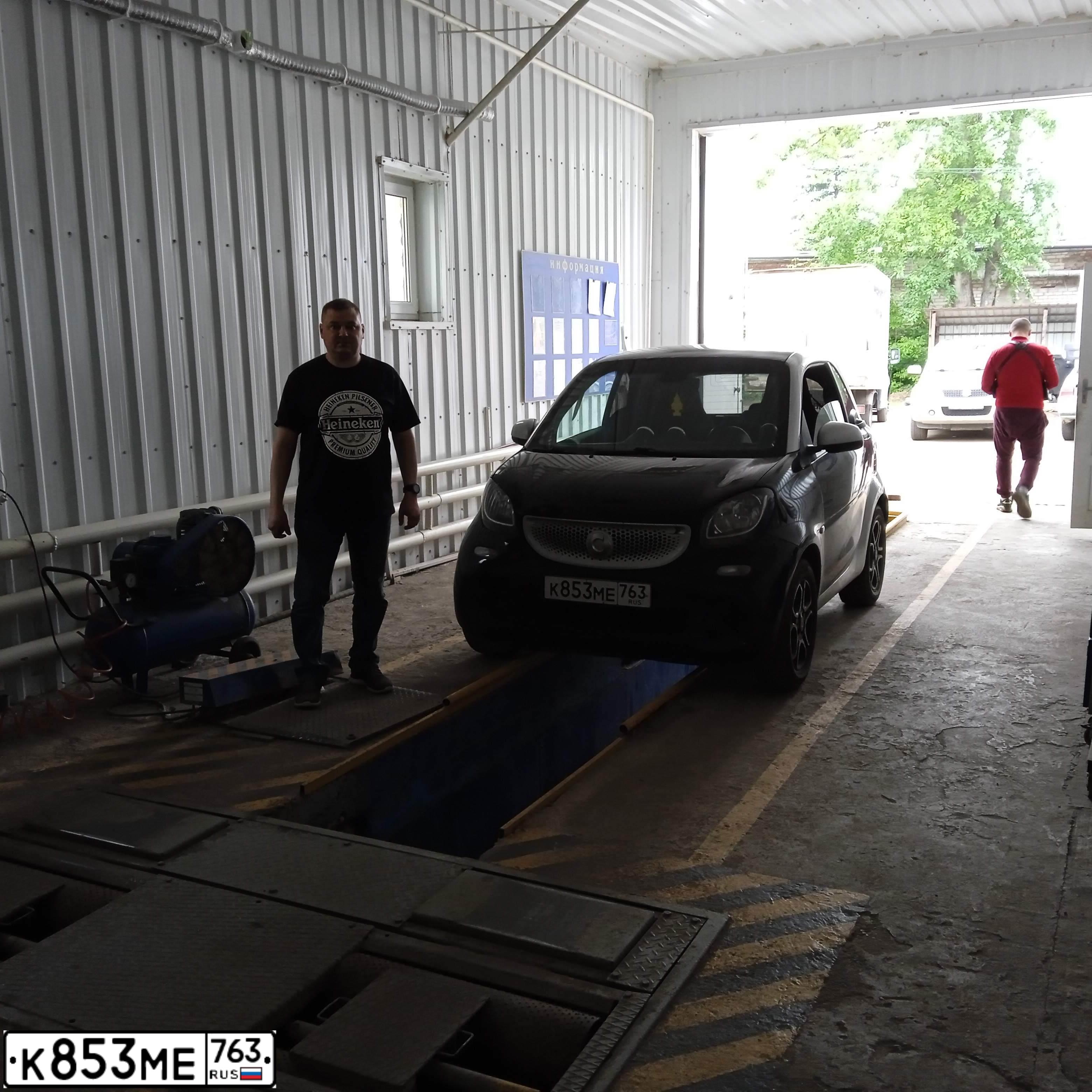 Фото автомобиля SMART FORTWO, 2016 — госномер С700КО790. Цвет: ЧЕРНО-СЕРЕБРИСТЫЙ