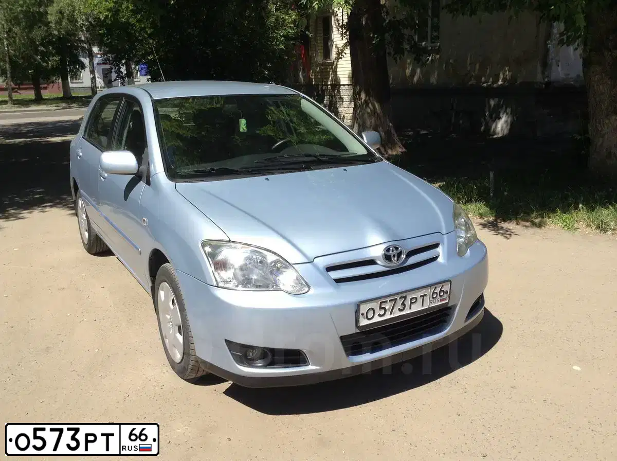 Фото автомобиля TOYOTA COROLLA, 2005 — госномер О573РТ66. Цвет: СВЕТЛО-ГОЛУБОЙ