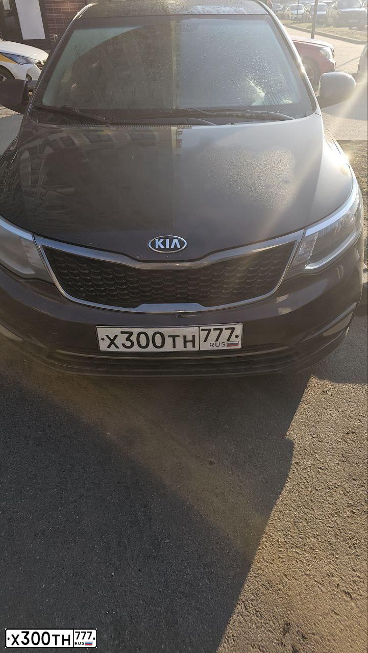 Фото автомобиля KIA RIO, 2016 — госномер Х300ТН777. Цвет: КОРИЧНЕВЫЙ