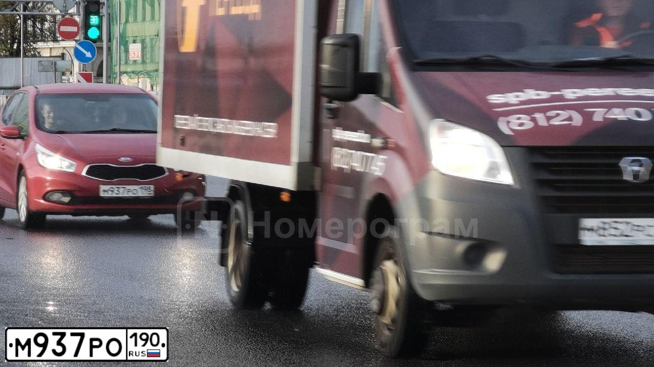 Фото автомобиля NISSAN JUKE, 2012 — госномер К275КУ147. Цвет: Красный