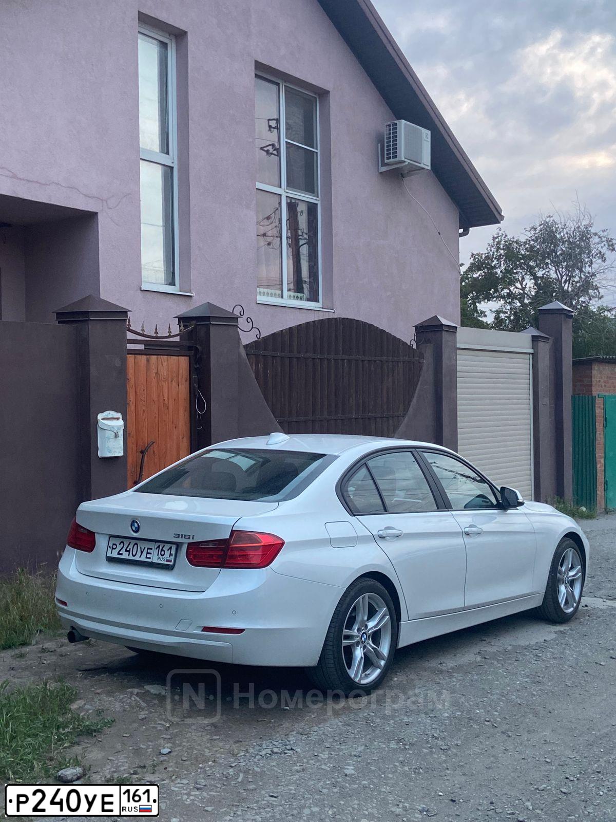 Фото автомобиля BMW SERIE 3, 2014 — госномер Р240УЕ161. Цвет: БЕЛЫЙ