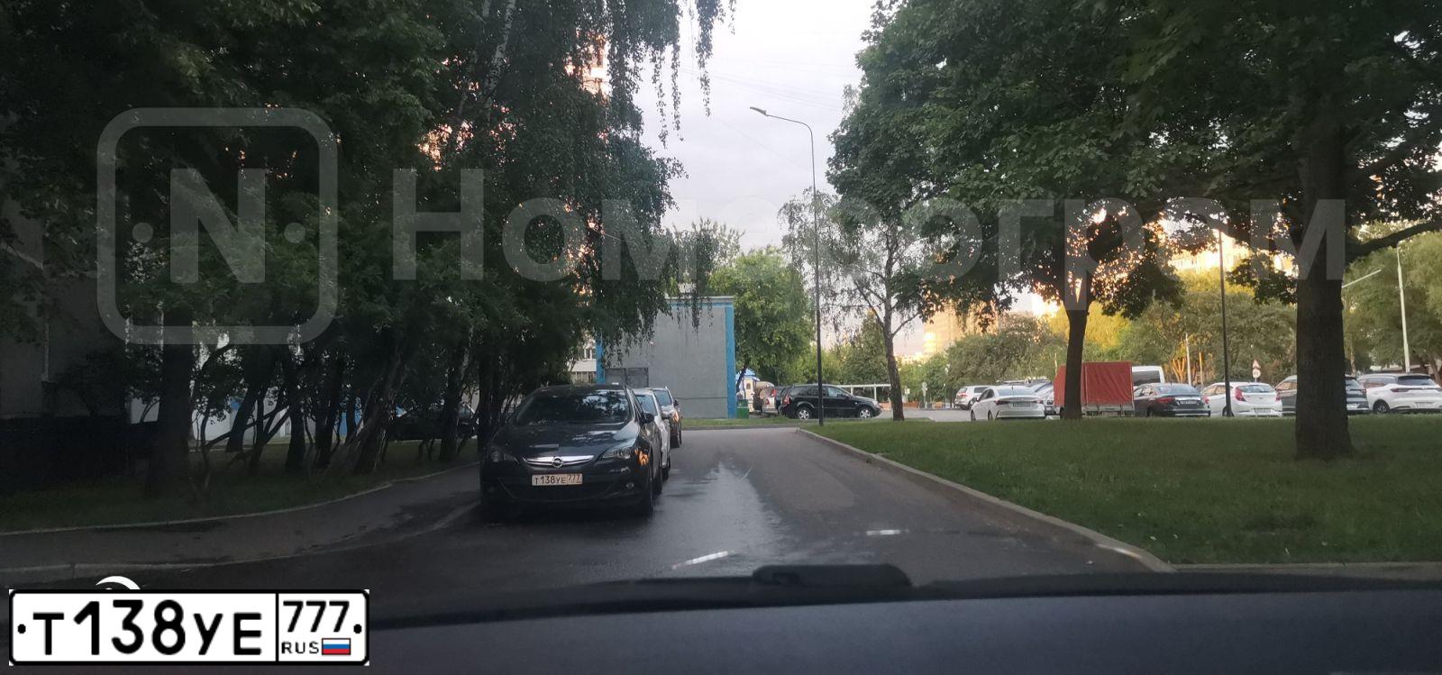 Фото автомобиля OPEL ASTRA, 2014 — госномер Т138УЕ777. Цвет: ЧЕРНЫЙ