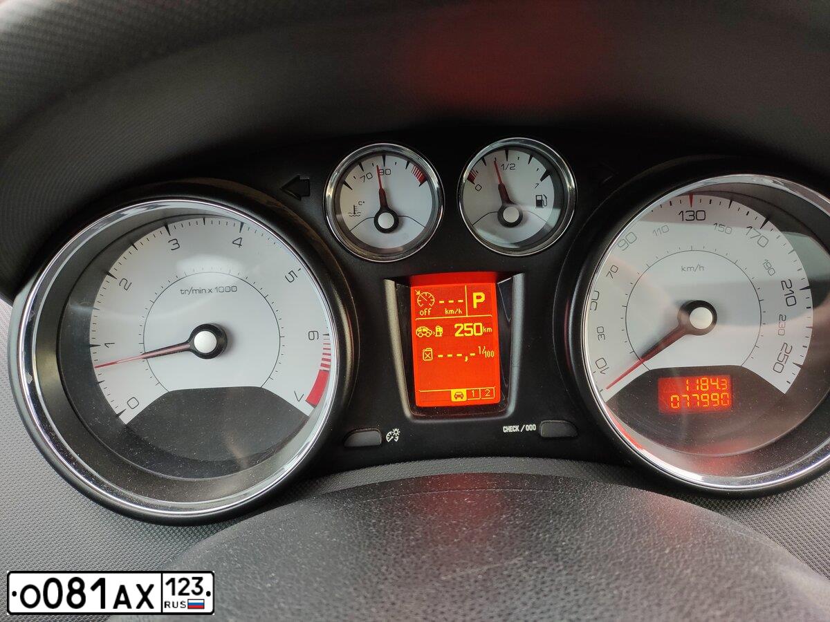 Фото автомобиля PEUGEOT 308, 2011 — госномер О081АХ123. Цвет: Белый