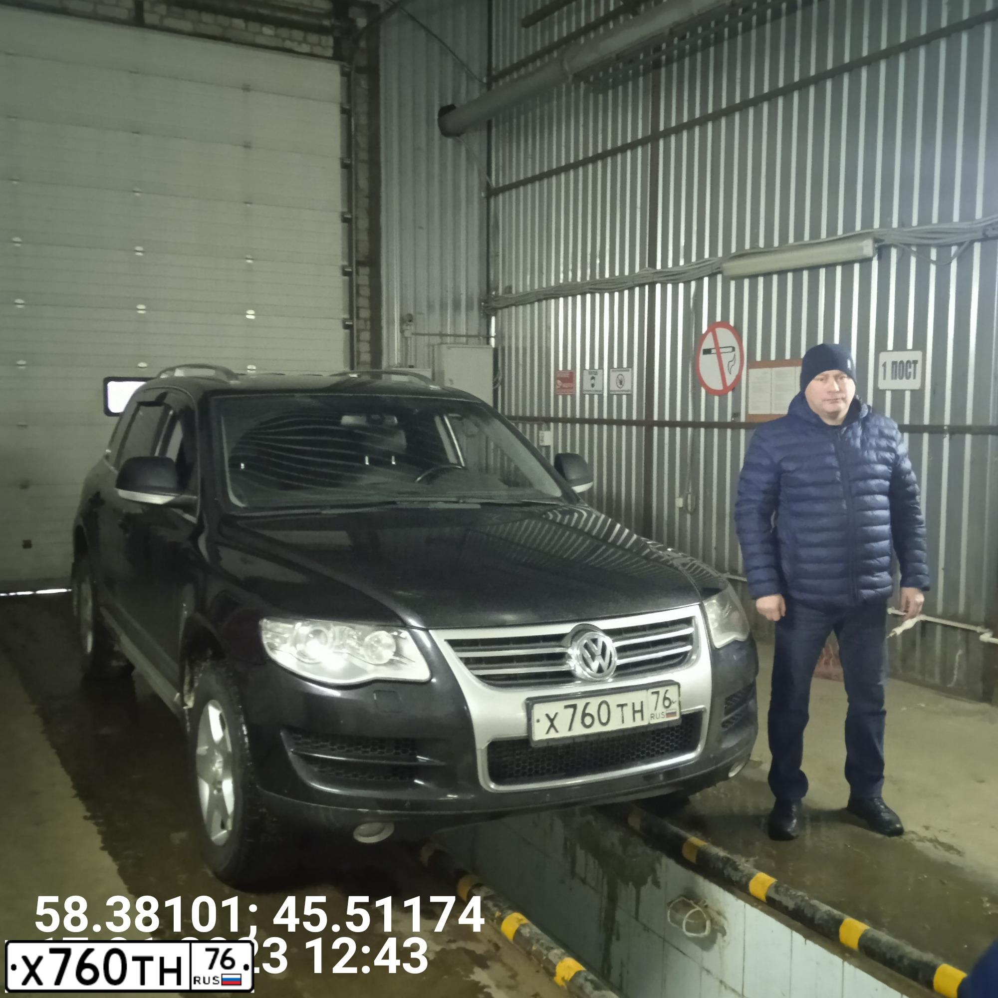 Фото автомобиля VOLKSWAGEN TOUAREG, 2008 — госномер М326ТС164