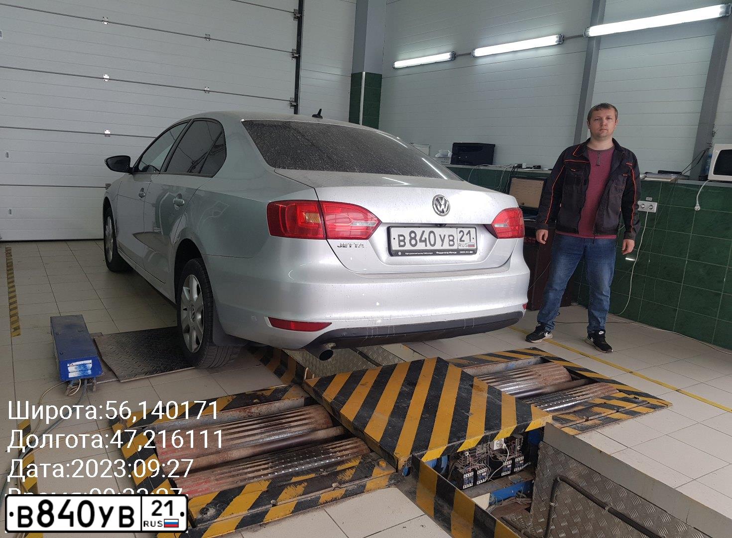 Фото автомобиля VOLKSWAGEN JETTA, 2013 — госномер В840УВ21. Цвет: Серебристый