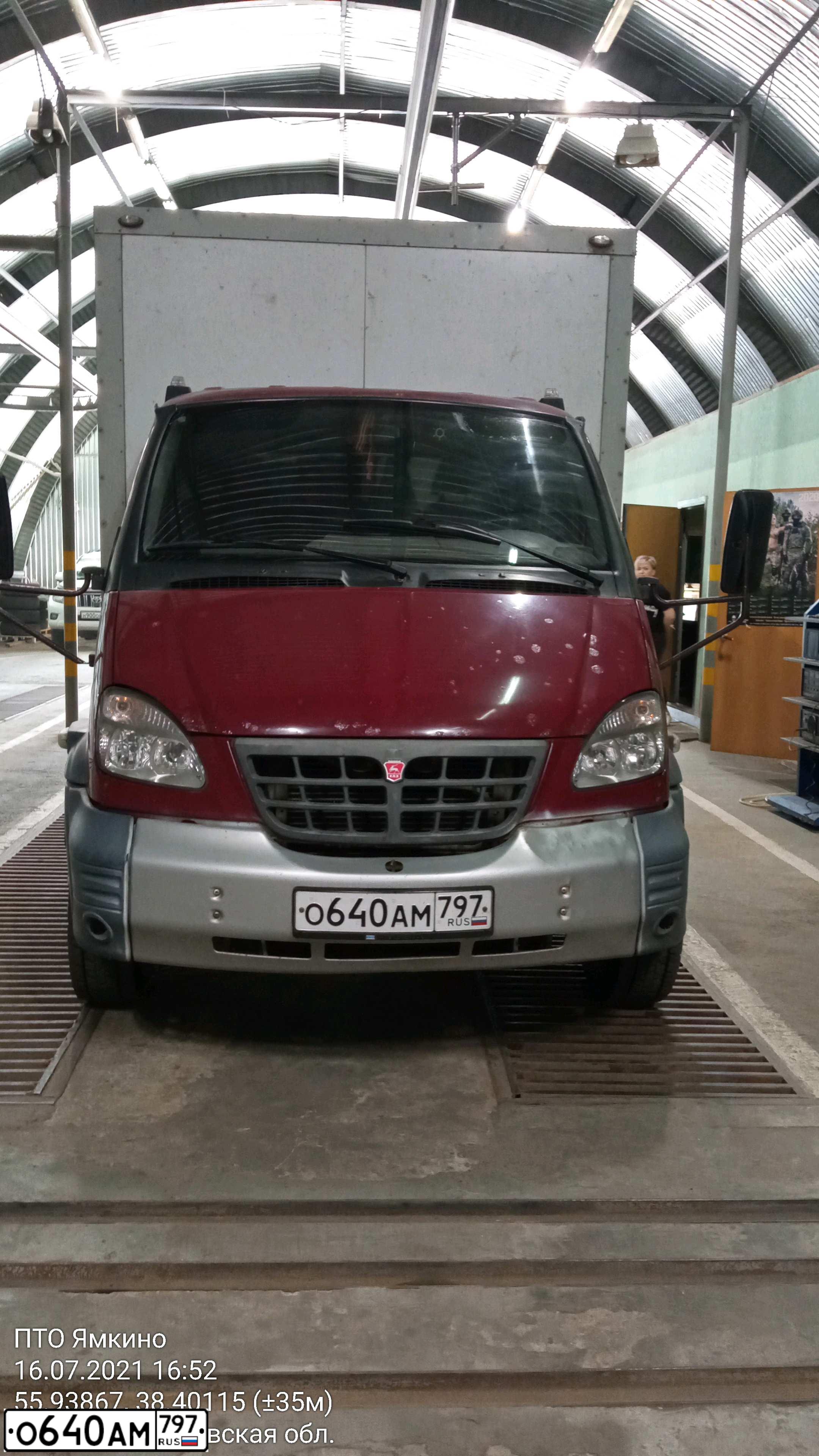 Фото автомобиля GAZ 3310 WALDAI, 2013 — госномер М045ВТ750. Цвет: ВИШНЕВЫЙ