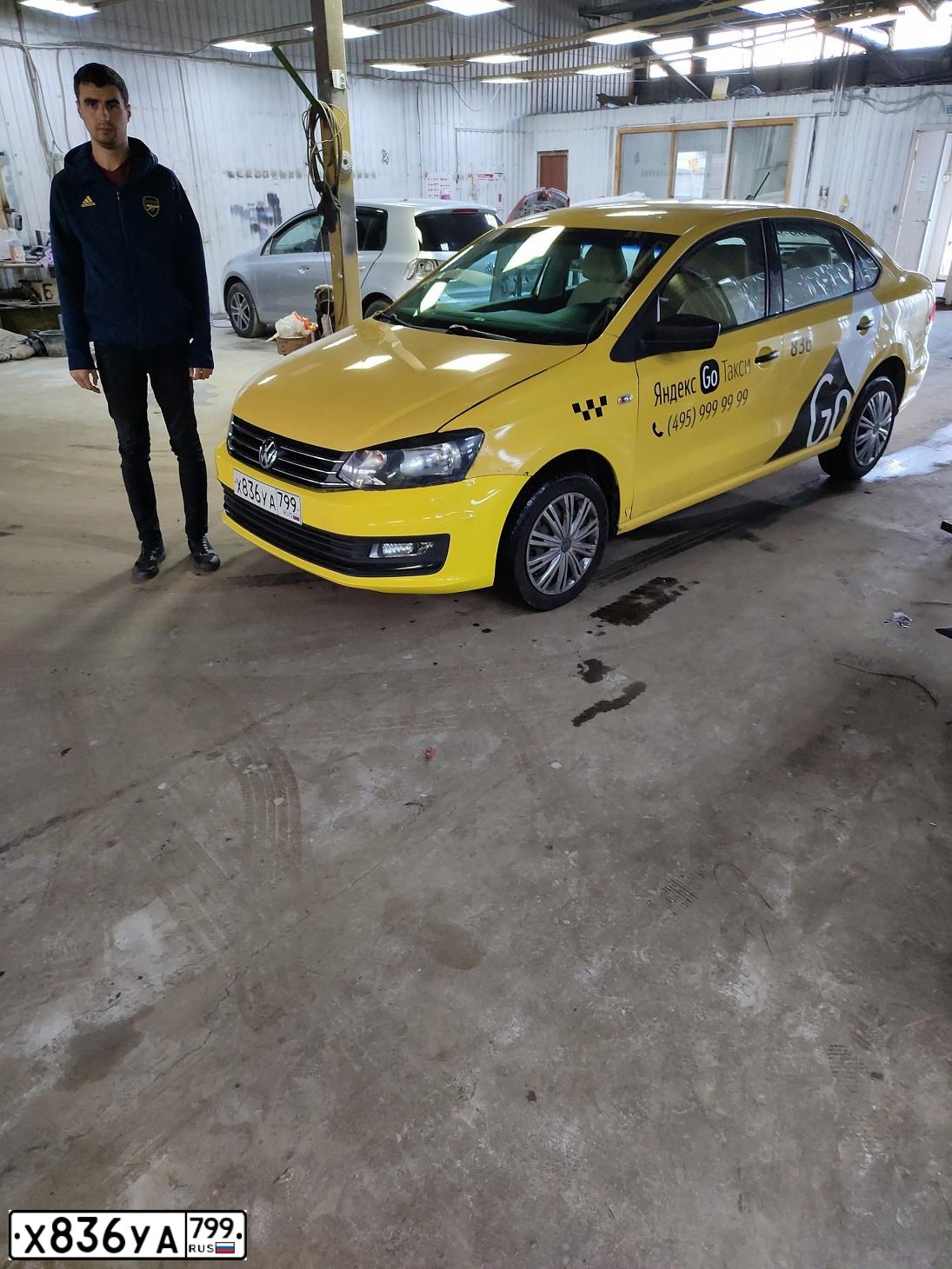 Фото автомобиля VOLKSWAGEN POLO, 2019 — госномер Х836УА799. Цвет: ЖЕЛТЫЙ